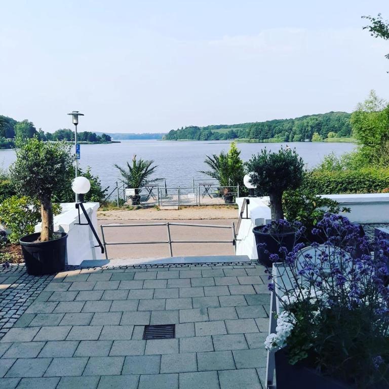 See Schlosshotel Am Kellersee Eutin Esterno foto