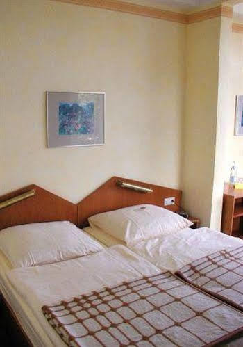 See Schlosshotel Am Kellersee Eutin Esterno foto